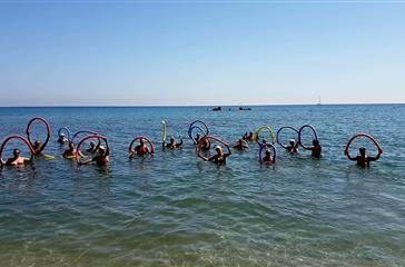 Aquagym au camping naturiste corse, 4 étoiles Bagheera a proximité des plages naturistes de Corse