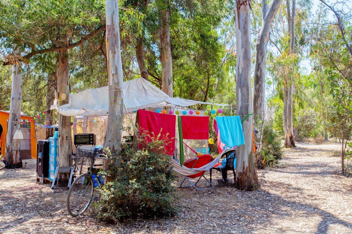 Emplacements tentes vue mer en camping naturiste 4 etoiles proche Aleria