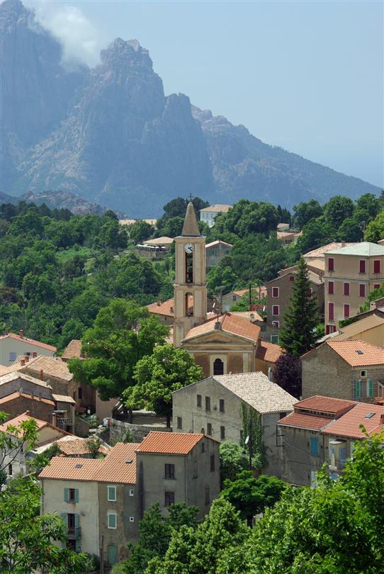 Evisa, village de montagne en Corse - Domaine de Bagheera, village vacances naturiste Corse
