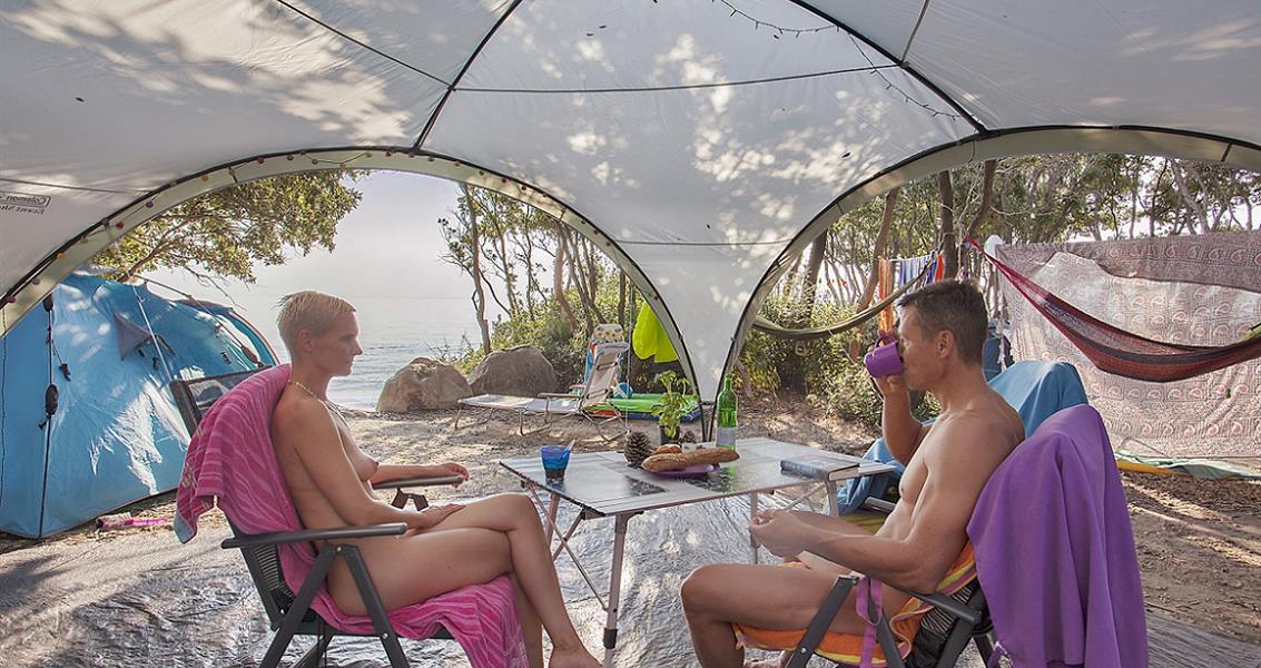 Offre camping naturiste corse, bord de mer 