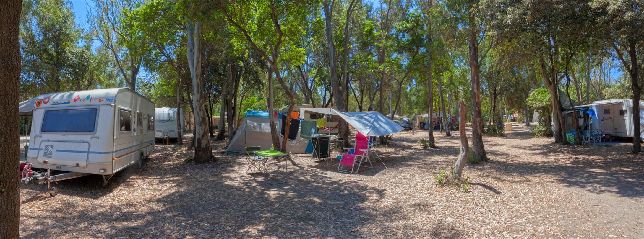 Emplacements camping bord de mer naturiste 4 Etoiles Corse, Linguizzetta - Domaine de Bagheera