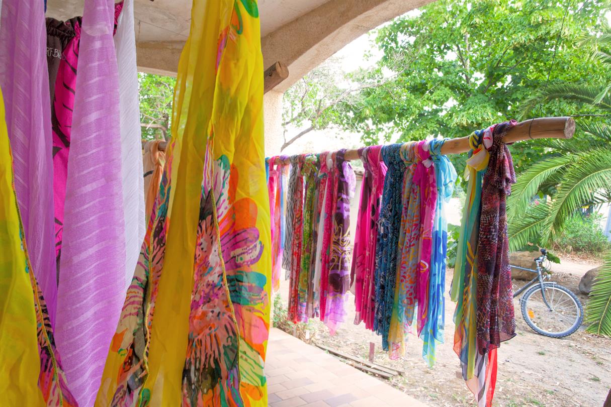 Vente de paréo - Epicerie du camping naturiste 4 étoiles au bord de la Méditerranee