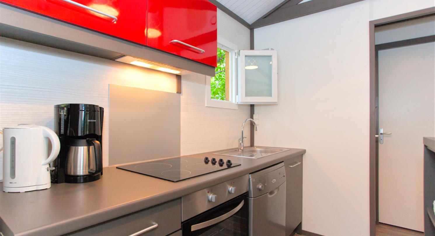 Camping naturiste Corse - Chalet avec cuisine équipée dans un domaine naturiste en Corse