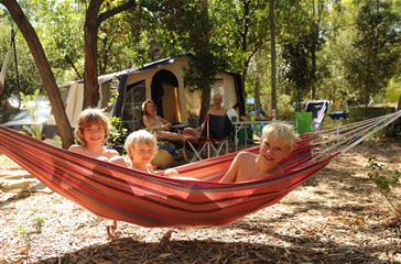 Offre famille nombreuse - Location emplacement familial - camping naturiste corse 
