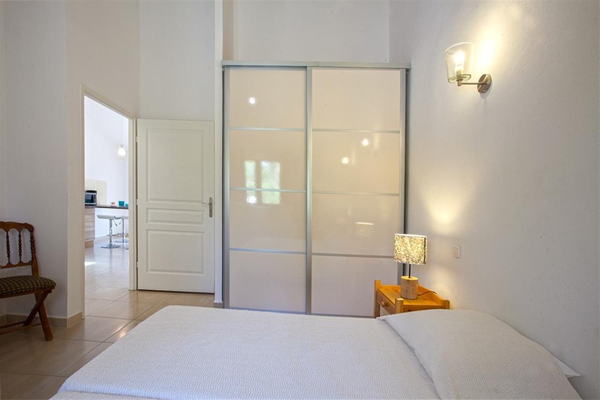 Villa en centre de vacances naturiste a Linguizzetta, camping naturiste corse bord de mer 