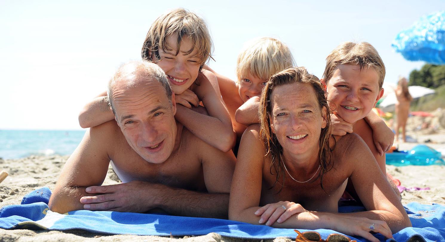 Offre spéciale famille - Camping naturiste Corse, camping familial à Linguizzetta 