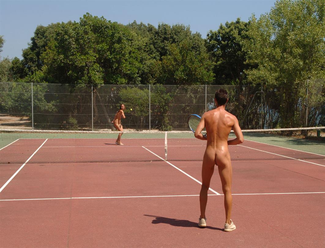 tennis dans camping naturiste en Corse 