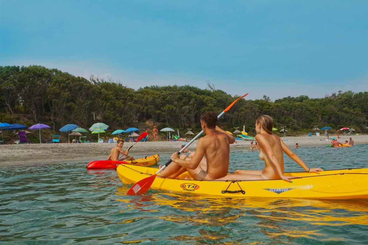 Location de Kayaks à Bagheera, camping naturiste corse 