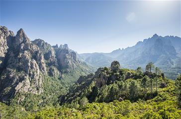 Randonnees en montagne Corse au depart de la residence de tourisme naturiste - Domaine de Bagheera