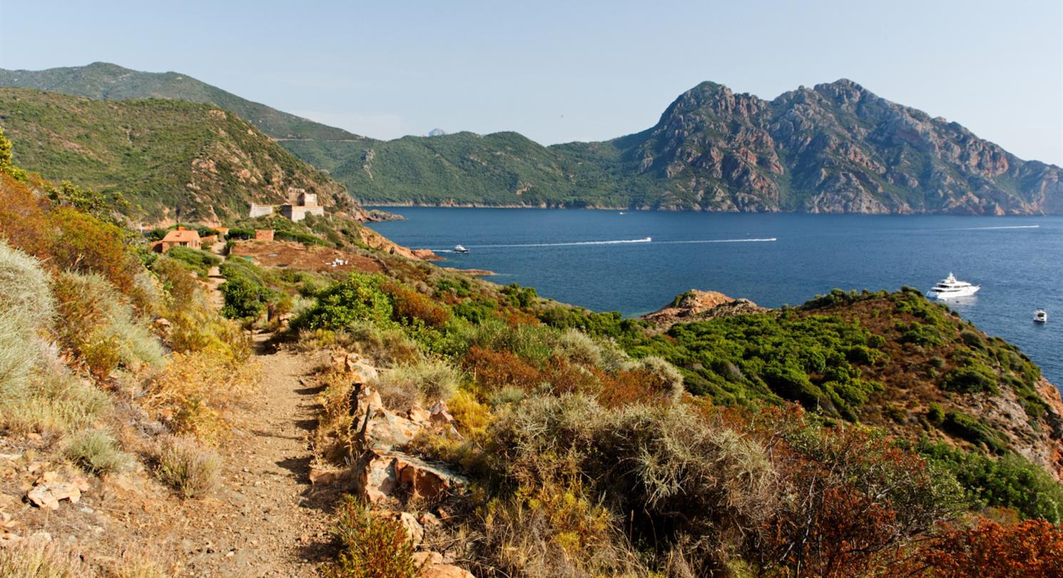Excursions et randonnées en bord de mer en séjour naturiste Corse - vacances naturistes corse Domaine de Bagheera