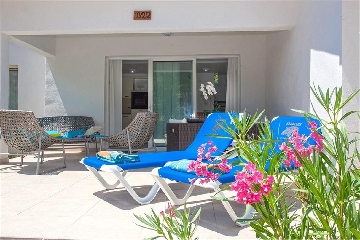 Terrasse du B rénové Luxe - Résidence naturiste Corse -Camping naturiste Corse 