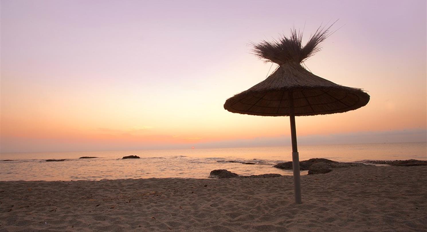 Coucher de soleil plage Corse - naturisme 