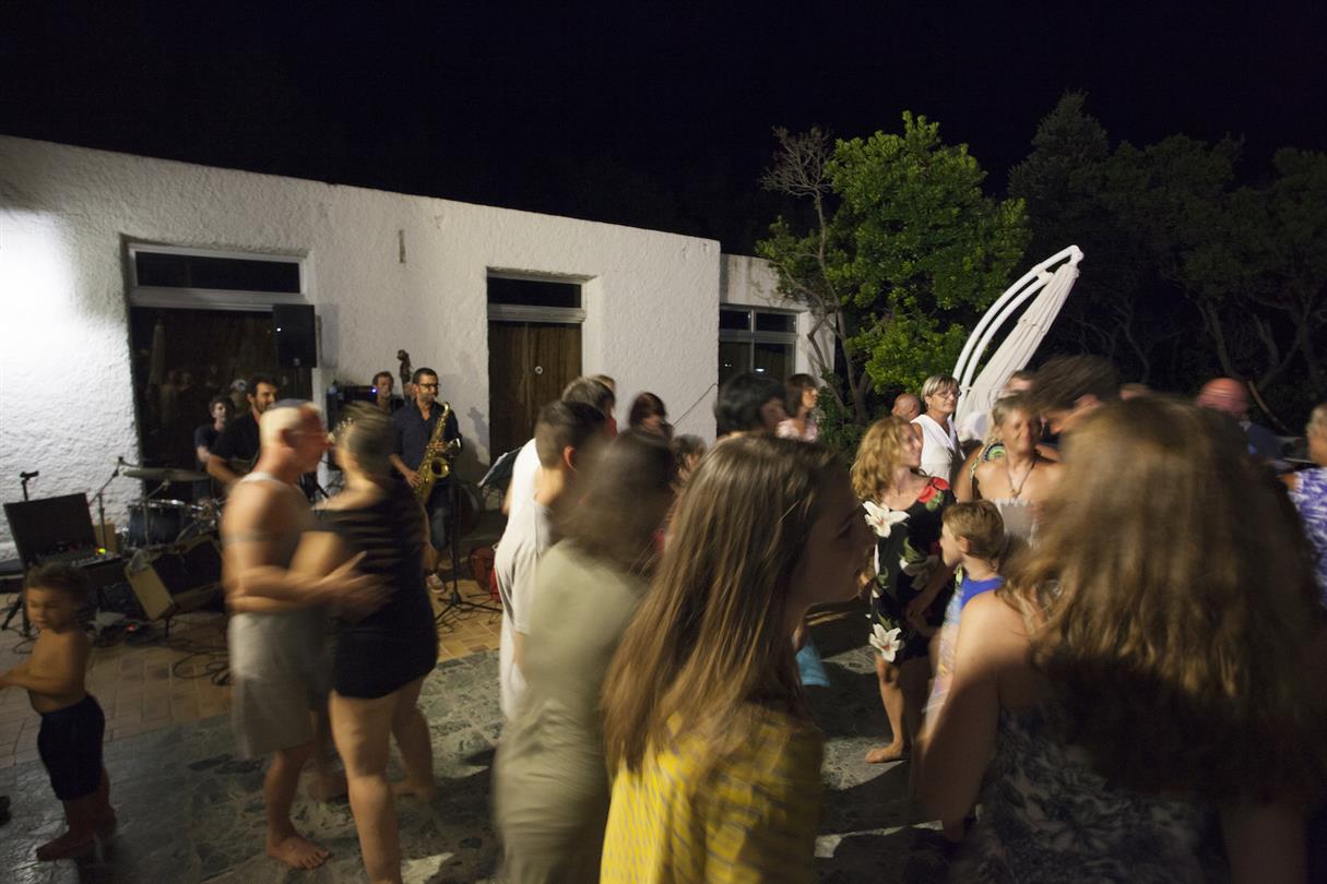 Soirée au domaine de Bagheera - village vacances naturiste corse
