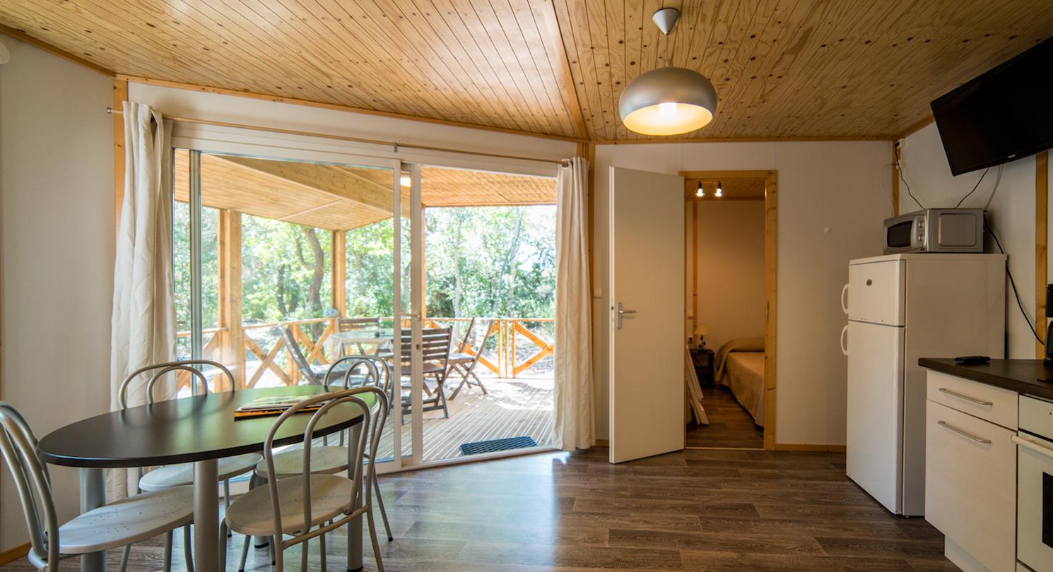 Camping naturiste Corse - Chalet au bord de la Mediterranee