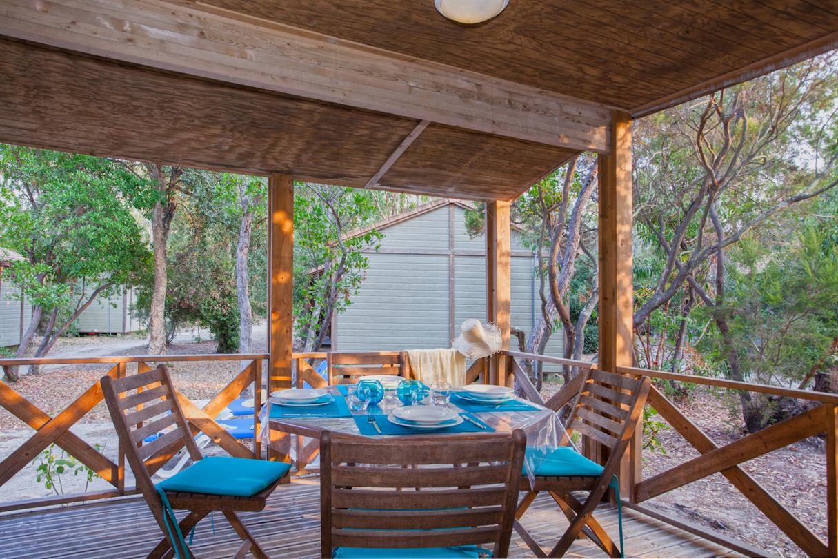 Terrasse chalet Confort - offre Printemps - Bagheera Naturiste Corse