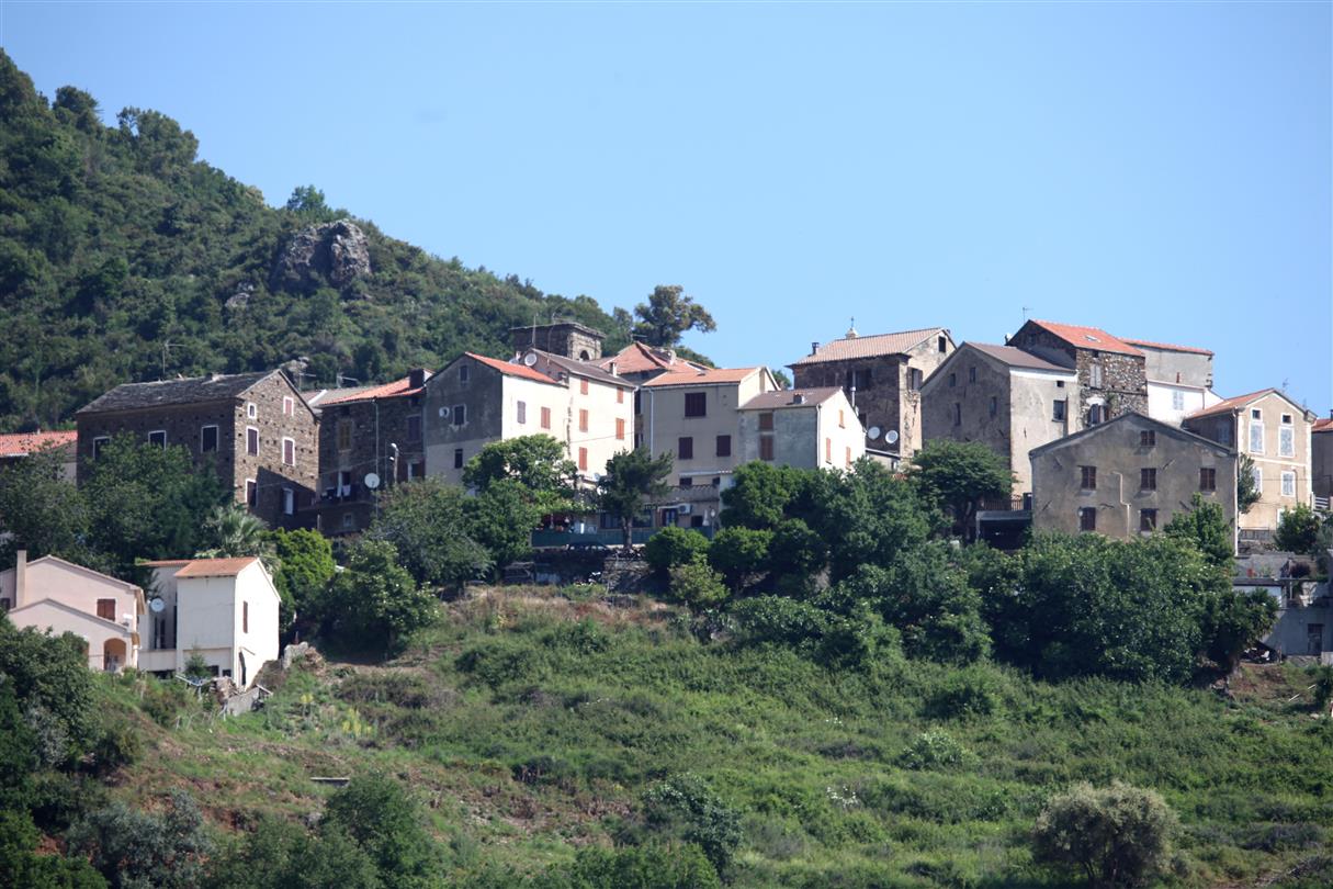 Village de Linguizzetta proche camping naturiste de Bagheera, corse 