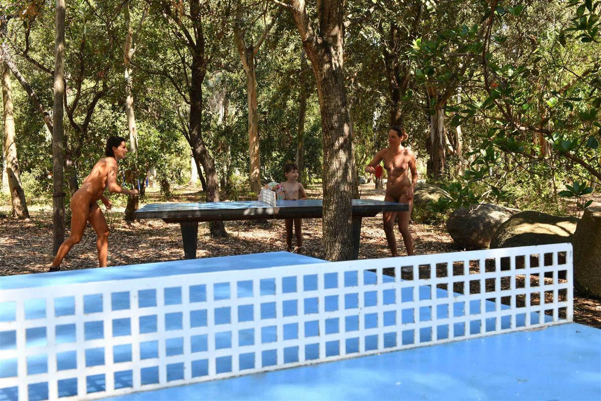 Tennis de table - Domaine de Bagheera camping naturiste en Corse  