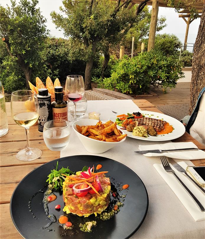 Restaurant avec specialités corses, produits du terroir, viandes bio, poissons, desserts maison - Domaine de Bagheera