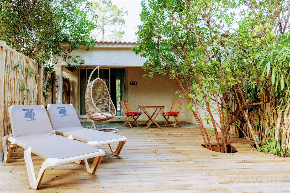 Location de vacances naturistes 4 étoiles à Bravone : camping, mini-villas, villas, chalets, lodges mobile homes - Domaine de Bagheera Corsica