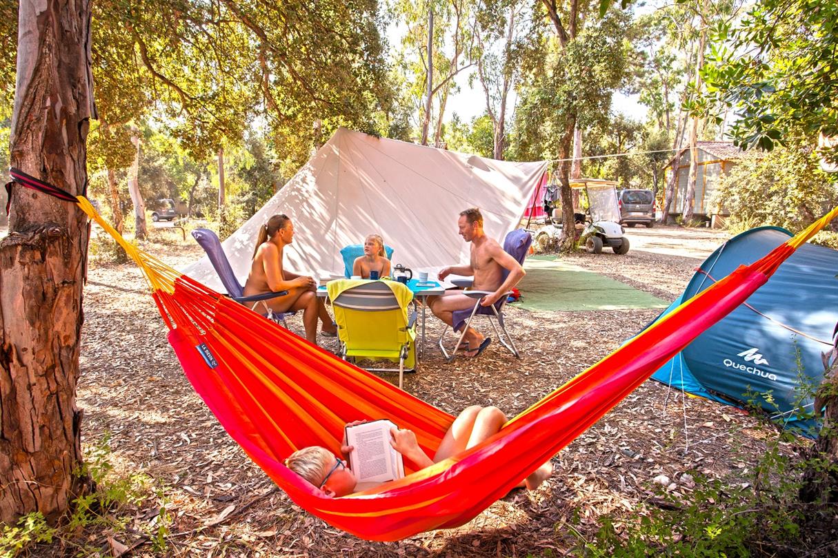 camping naturiste corse - Location emplacements familial en centre de vacances naturiste