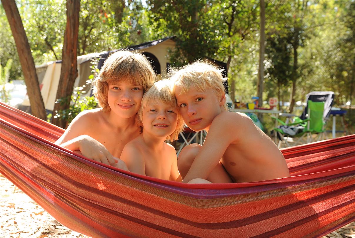 Emplacements camping bord de mer naturiste 4 Etoiles Corse, Linguizzetta - Domaine de Bagheera