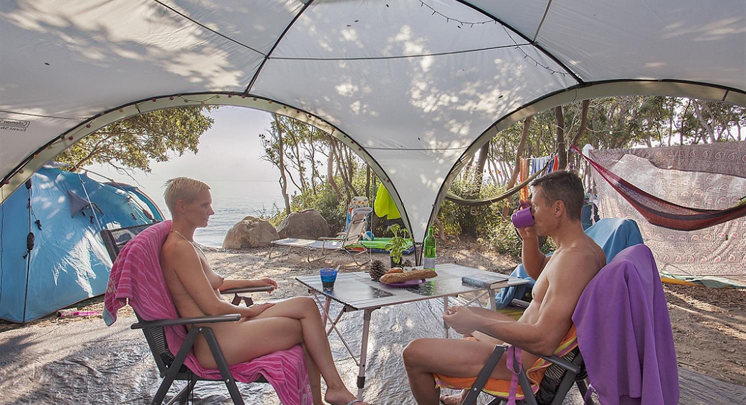 Location emplacement camping car camping naturiste Corse 