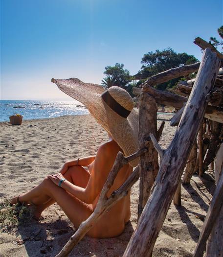 Camping naturiste corse Linguizzetta - Village vacances naturiste Corse, locations villas, chalets, mobilhomes, mini villas - Domaine de Bagheera