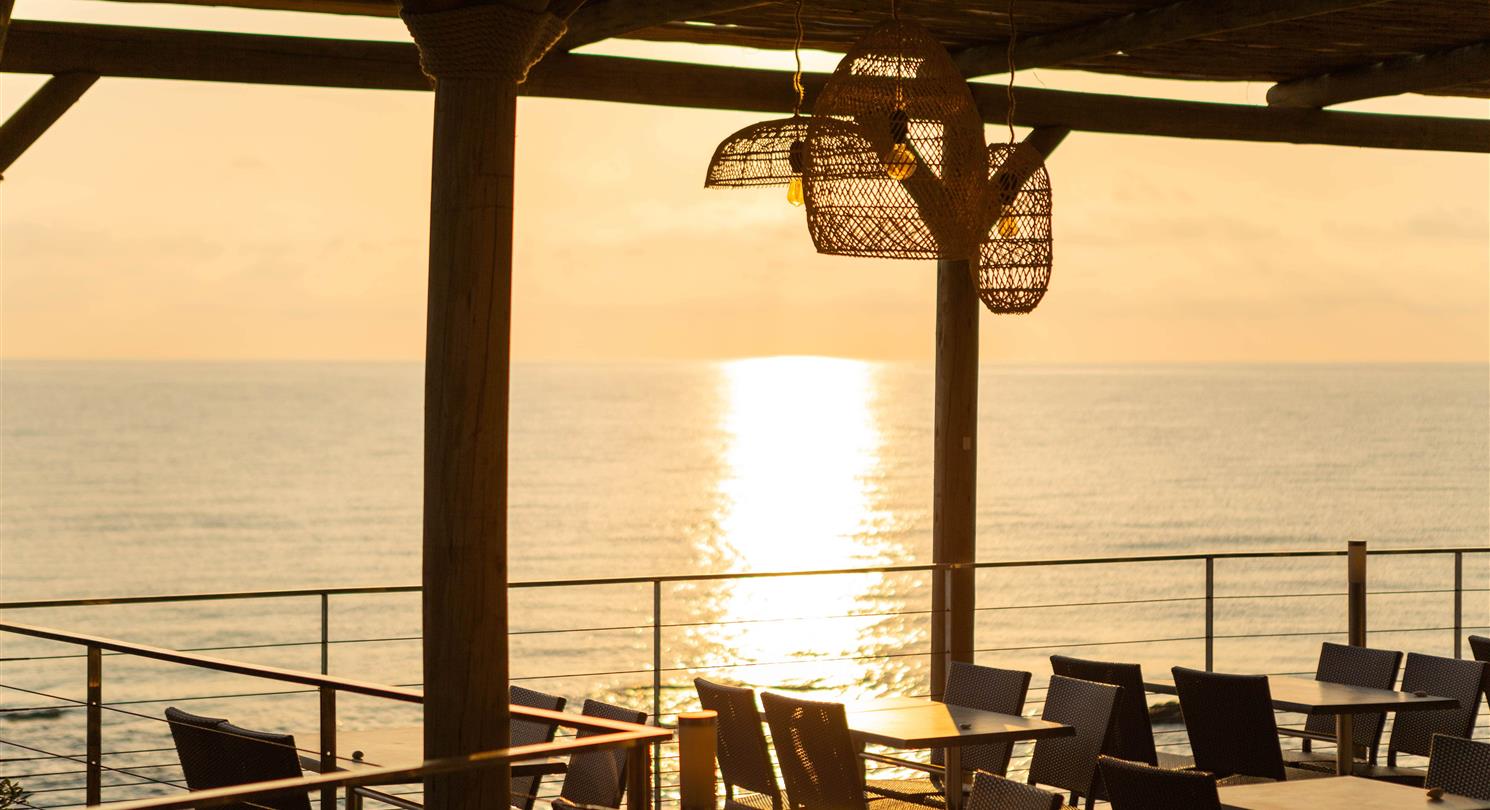 Petit dejeuner au restaurant bord de mer du camping naturiste corse 4 étoiles de Bagheera